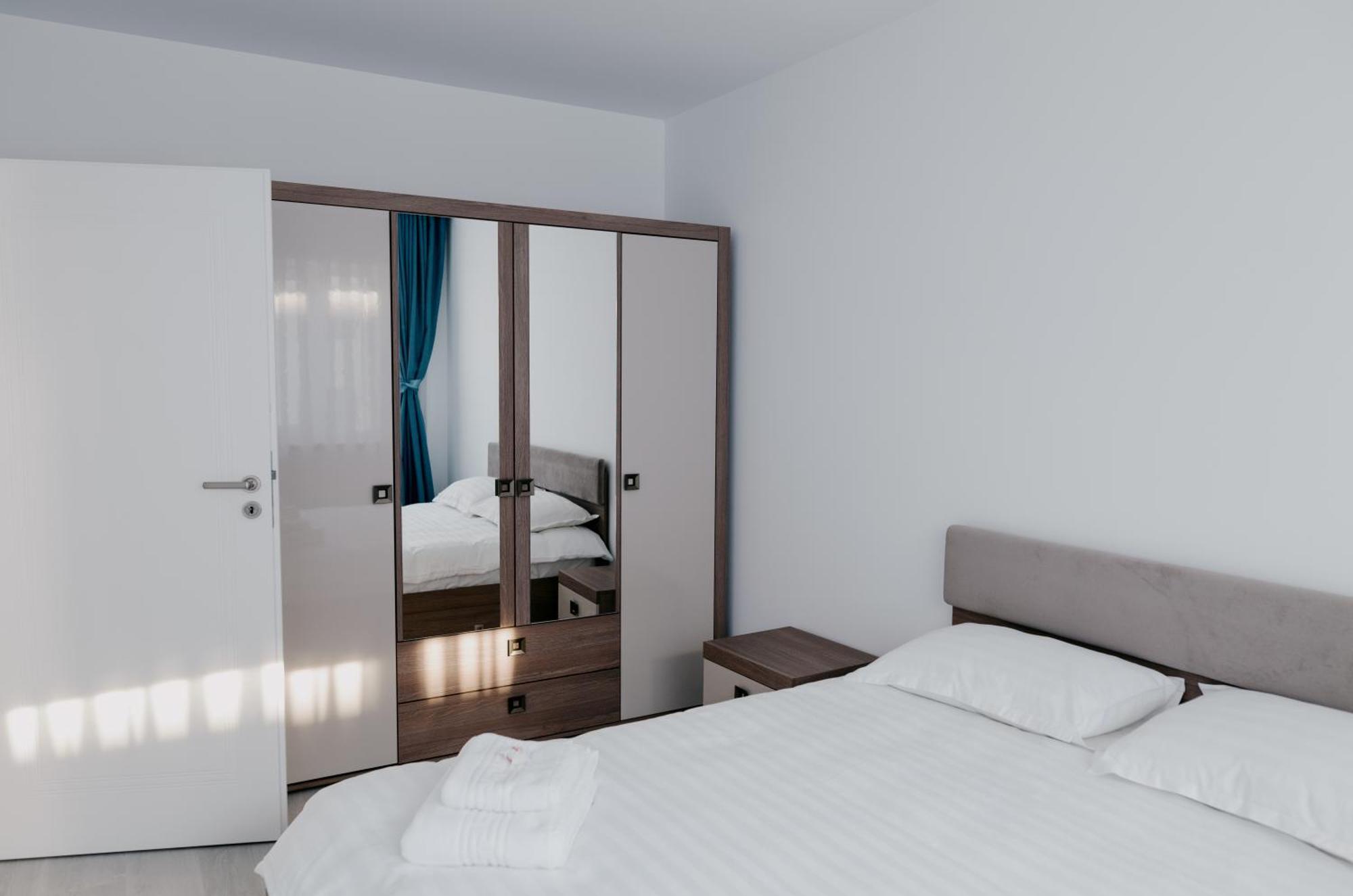 Royal Blue Property Oradea Dış mekan fotoğraf
