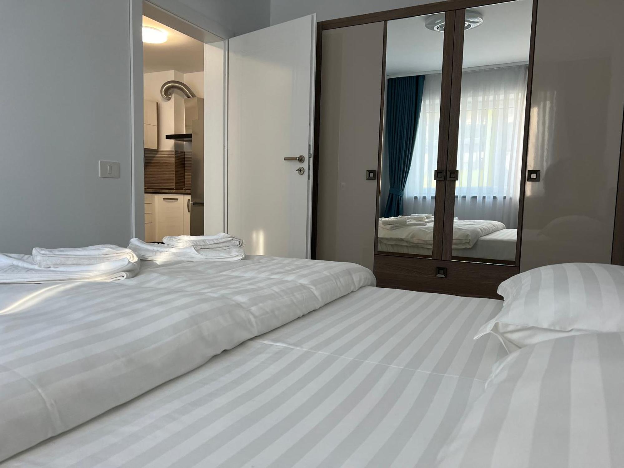 Royal Blue Property Oradea Dış mekan fotoğraf